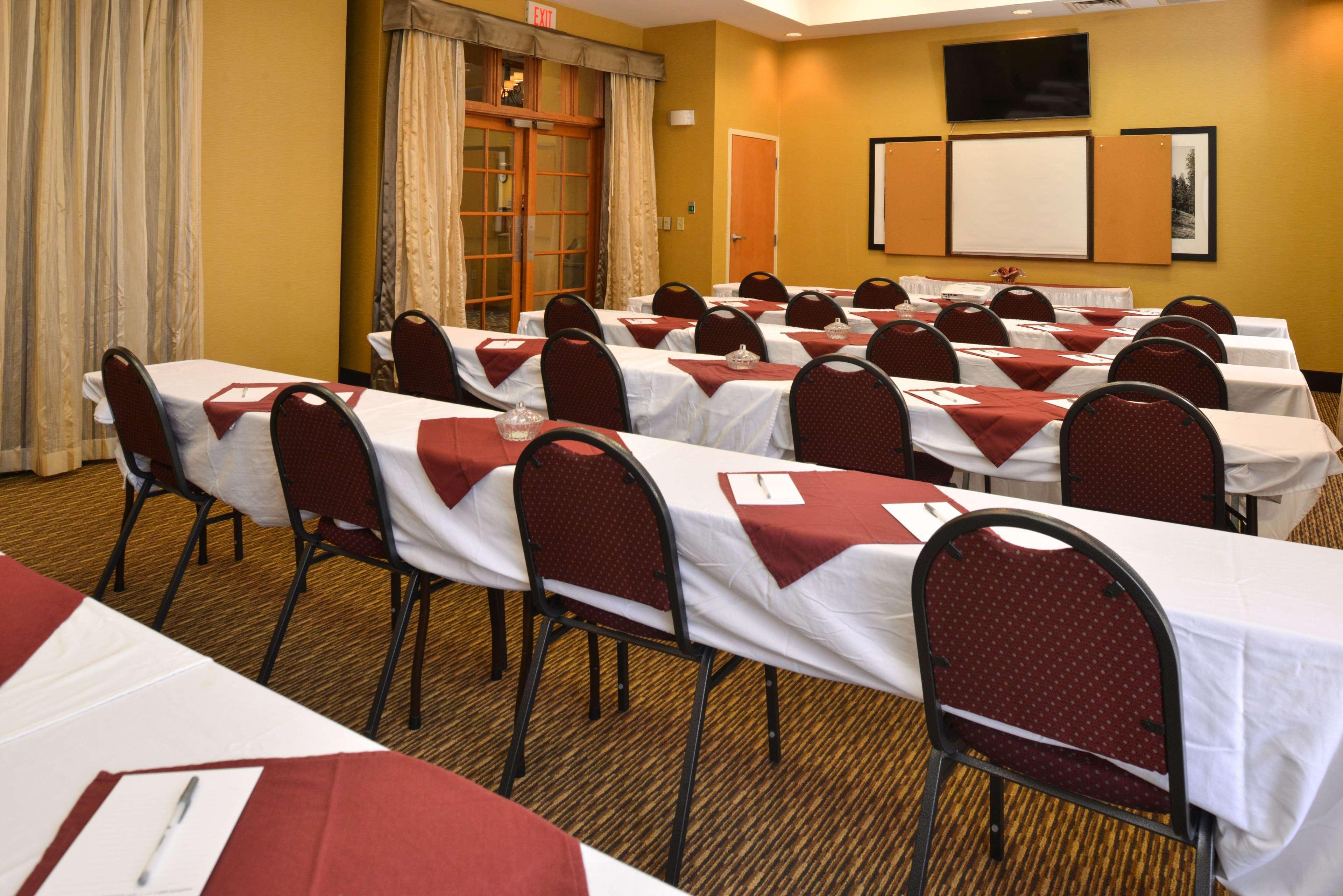 Hampton Inn & Suites Pueblo-Southgate Bagian luar foto