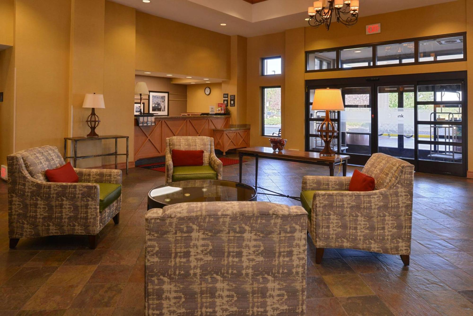 Hampton Inn & Suites Pueblo-Southgate Bagian luar foto
